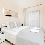 Batorego 7 By Renters