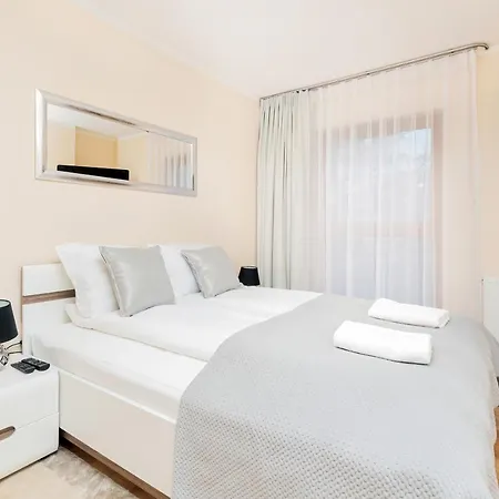 Batorego 7 Premium With Parking By Renters