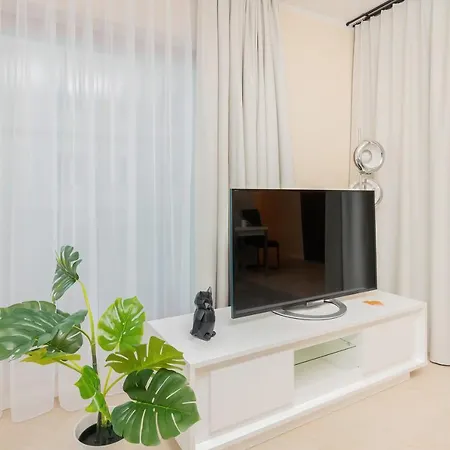 Batorego 7 Premium With Parking By Renters شقة