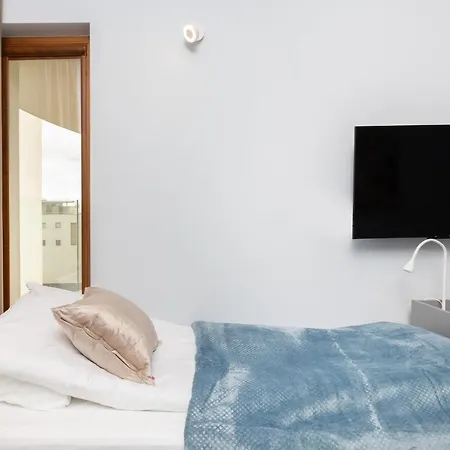 Batorego 7 Premium With Parking By Renters Apartment *